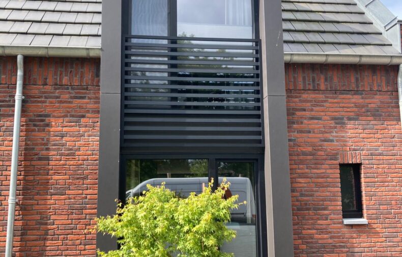 30250232-Hartman-Asten Heusden-Lamellen Hekwerk Ramen-Louwers en van Horne RAL 9011 Fijn Structuur_02