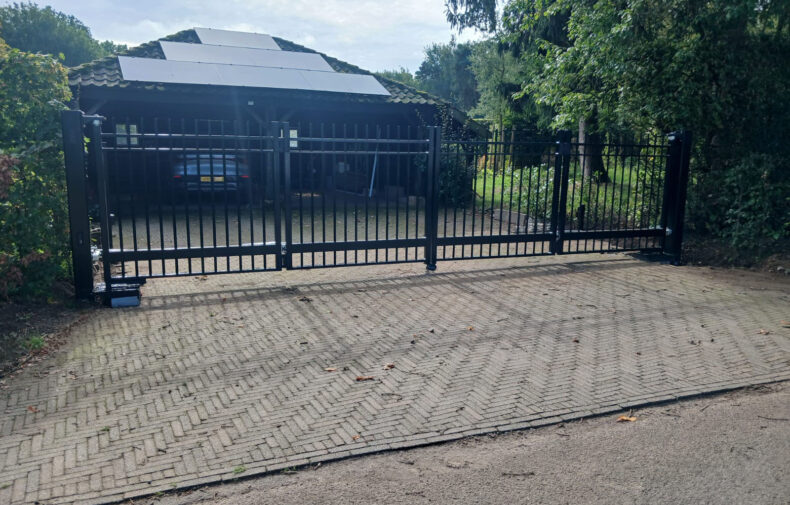 Maatwerk vouwpoort staal grachtengroen