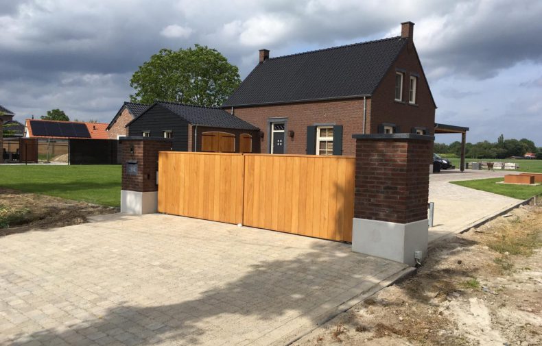 Poort bekleed met Eiken